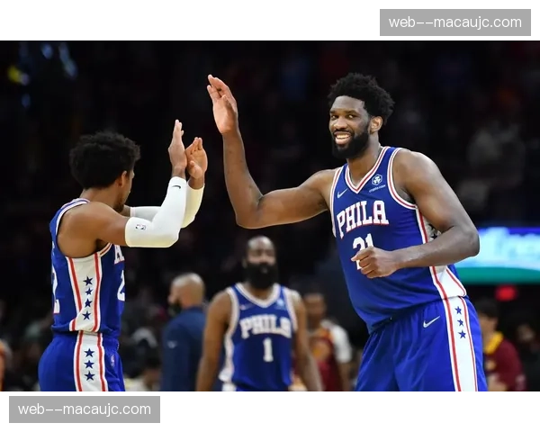 76人11分胜步行者：恩比德禁区护框与哈登弧顶组织关键作用